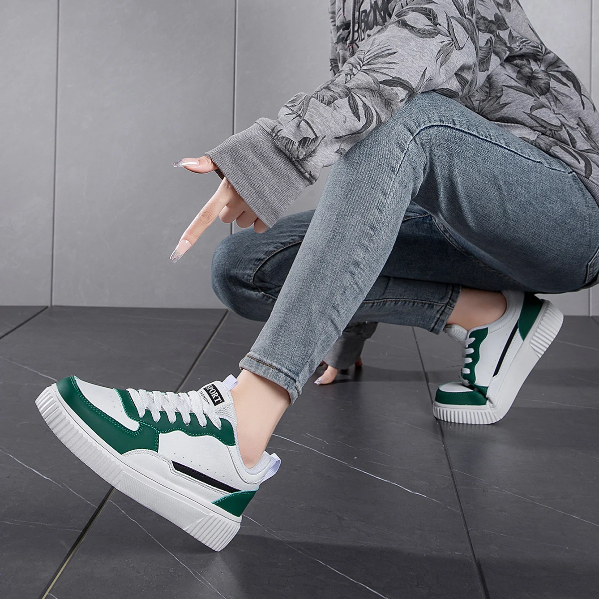 Men’s Shoes Summer Breathable Trendy Versatile Casual White Sneakers Youth Non-Slip Sports Thick-Soled White Shoes