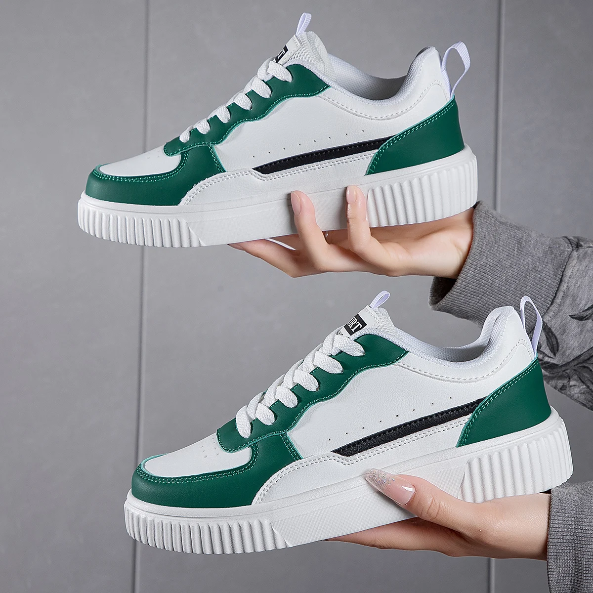 Men’s Shoes Summer Breathable Trendy Versatile Casual White Sneakers Youth Non-Slip Sports Thick-Soled White Shoes